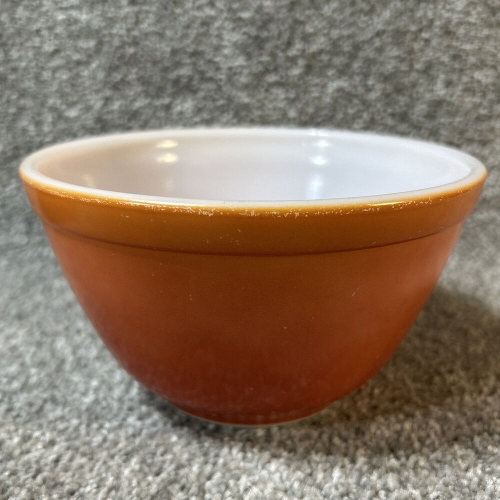 Pyrex 401 FLAMEGLO / OMBRE Mixing BOWL  1-½ pt. Vintage
